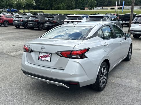 Used 2025 Nissan Versa SV FWD image 3