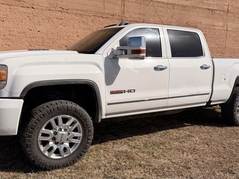 Used 2015 GMC Sierra 2500 SLT w/ Duramax Plus Package image 2