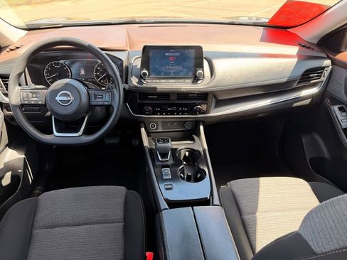 Used 2023 Nissan Rogue SV FWD image 9