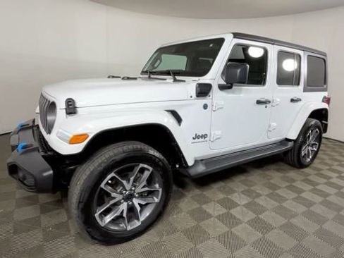 Used 2024 Jeep Wrangler Unlimited w/ Convenience Group AWD/4WD image 11