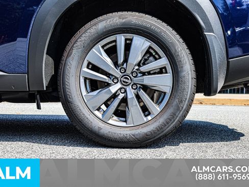 Used 2024 Nissan Pathfinder SV w/ SV Premium Package image 17