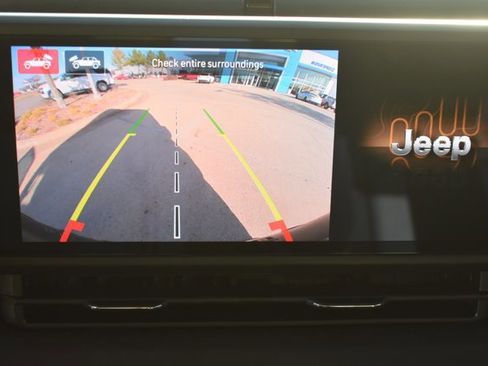 Used 2025 Jeep Wrangler Unlimited Rubicon image 25