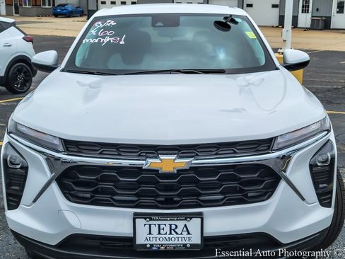 New 2026 Chevrolet Trax LS w/ LS Convenience Package FWD image 4