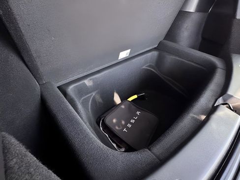 Used 2022 Tesla Model Y Long Range AWD/4WD image 21
