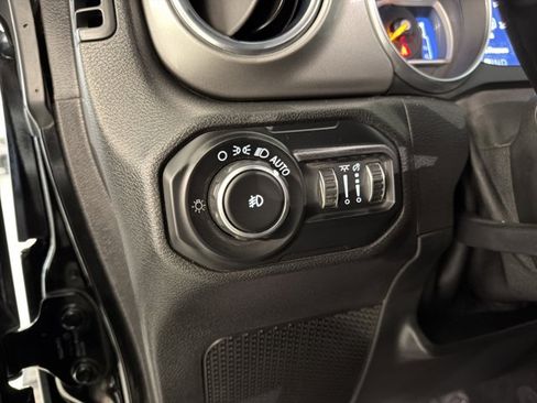 Used 2021 Jeep Wrangler Unlimited Sahara w/ Uconnect 4C Nav & Sound Group AWD/4WD image 35