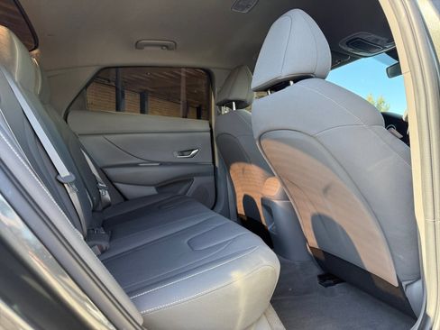 Used 2024 Hyundai Elantra SEL image 18