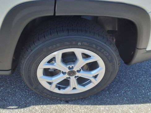 Used 2025 Jeep Compass Latitude image 7