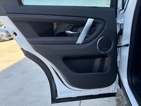 Used 2024 Land Rover Discovery Sport S image 12