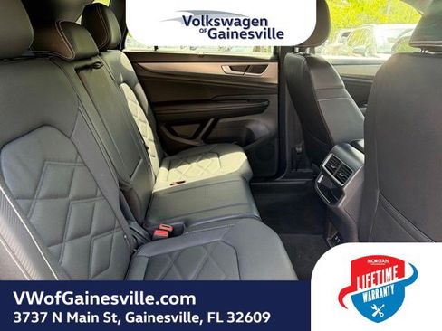 Used 2025 Volkswagen Atlas Cross Sport SE AWD/4WD image 7