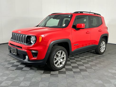 Used 2019 Jeep Renegade Latitude w/ Cold Weather Group AWD/4WD image 2