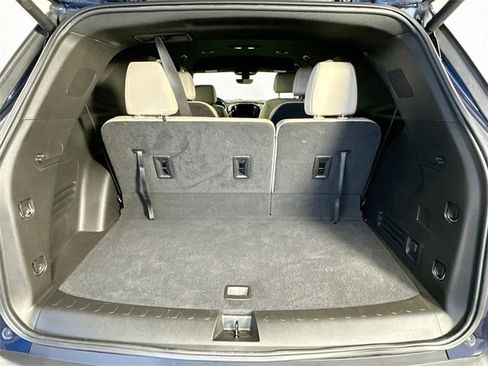Used 2022 Chevrolet Traverse LT w/ LT Premium Package image 34