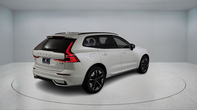 Used 2026 Volvo XC60 B5 Plus w/ Climate Package PRO AWD/4WD image 7