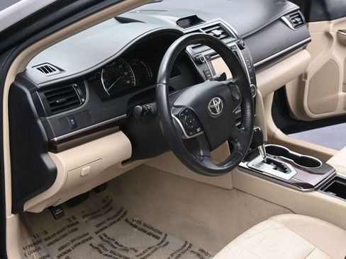 Used 2012 Toyota Camry XLE image 7