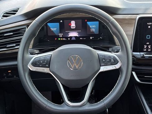 Used 2024 Volkswagen Atlas SE FWD image 13