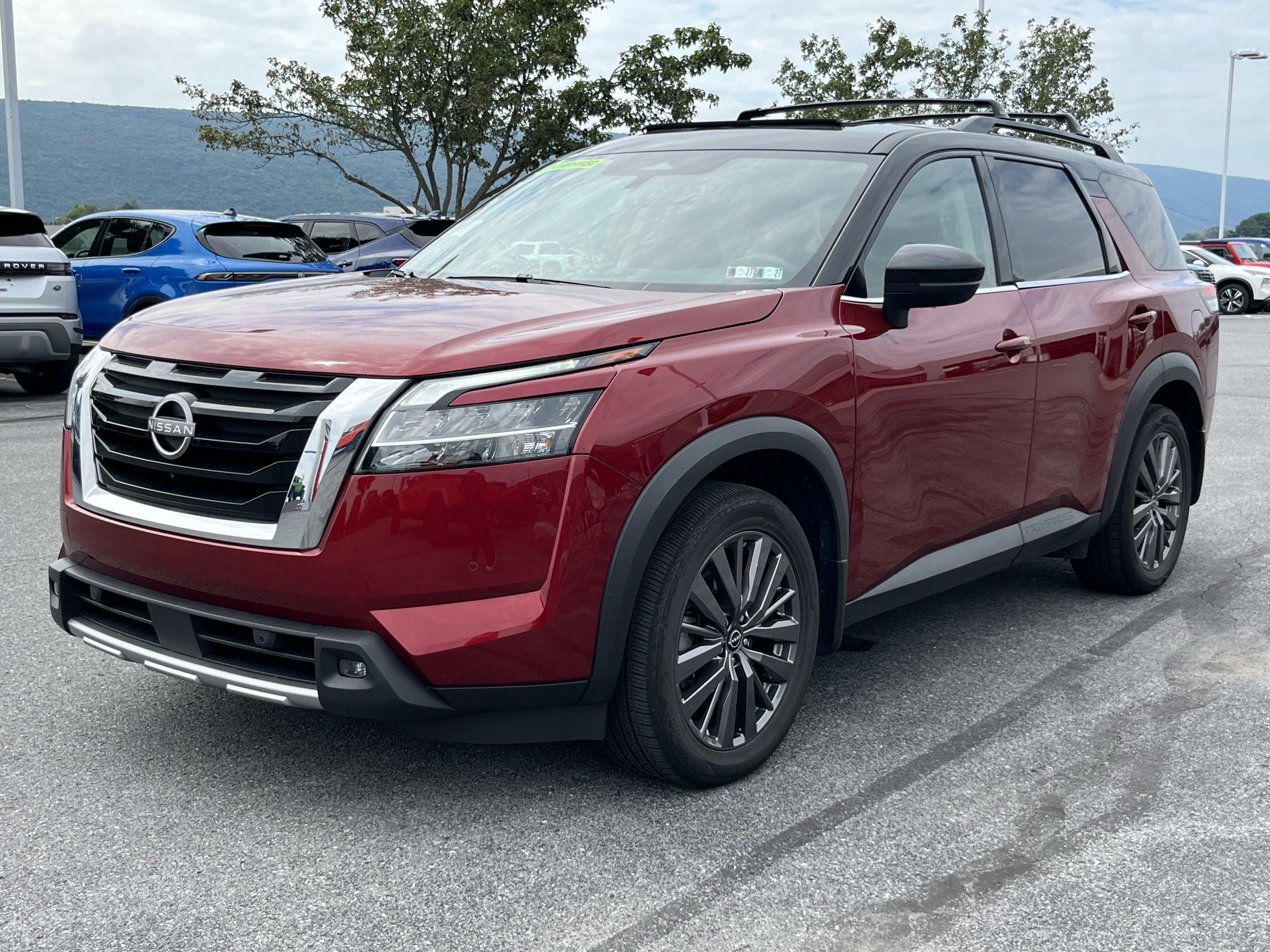Used 2024 Nissan Pathfinder SL w/ SL Premium Package AWD/4WD image 11