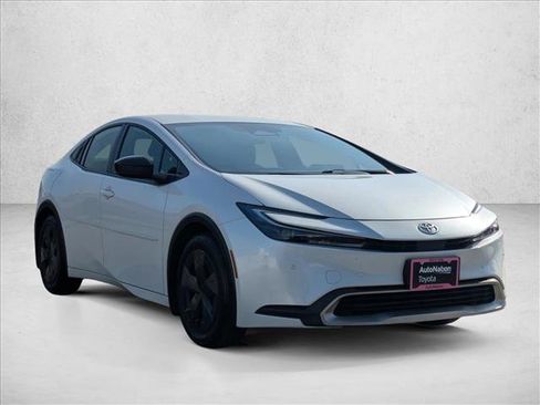 Certified 2024 Toyota Prius Prime SE image 3