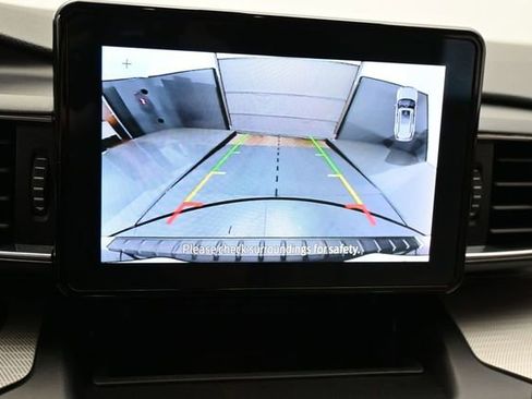 Used 2020 Ford Explorer XLT w/ Equipment Group 202A RWD image 19
