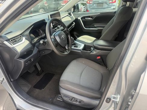 Used 2025 Toyota RAV4 XLE AWD/4WD image 14