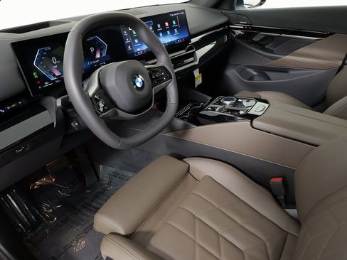 Used 2025 BMW 530i image 38