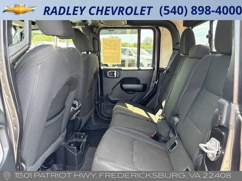 Used 2021 Jeep Gladiator Sport AWD/4WD image 12