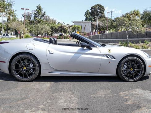 Used 2012 Ferrari California RWD image 9