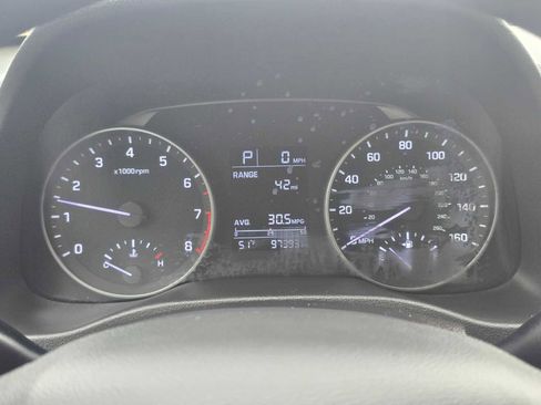 Used 2017 Hyundai Elantra SE image 28