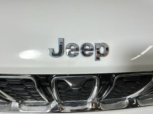 Used 2023 Jeep Grand Cherokee 4WD 4xe w/ Luxury Tech Group II image 9