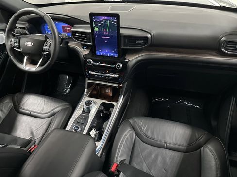 Used 2024 Ford Explorer Platinum w/ Technology Package image 11
