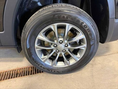 Certified 2020 Jeep Cherokee Latitude Plus w/ Cold Weather Group AWD/4WD image 8