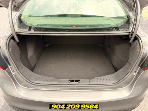 Used 2014 Ford Focus SE FWD image 25
