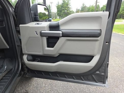 Used 2020 Ford F150 XLT w/ Heavy-Duty Payload Package AWD/4WD image 39