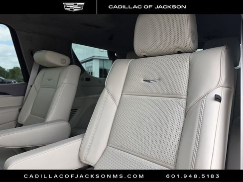 Certified 2026 Cadillac Escalade Platinum Sport w/ LPO, Floor Liner Package AWD/4WD image 27