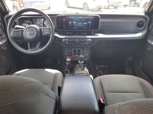 Used 2025 Jeep Wrangler Unlimited Rubicon AWD/4WD image 11