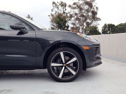 Certified 2026 Porsche Macan AWD/4WD image 11