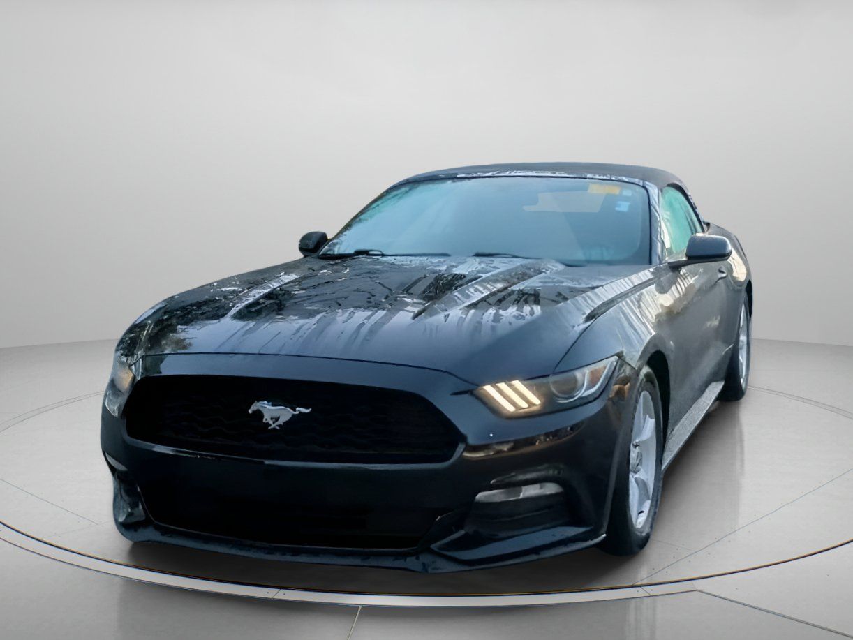 Used 2016 Ford Mustang Convertible RWD image 10