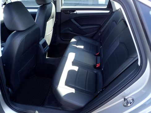 Used 2012 Volkswagen Passat 2.5 SE image 10