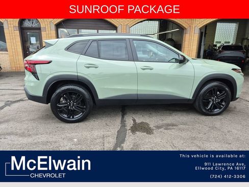 Used 2024 Chevrolet Trax ACTIV w/ Sunroof Package FWD image 16