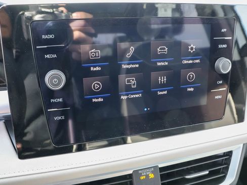 New 2025 Volkswagen Taos SE image 28