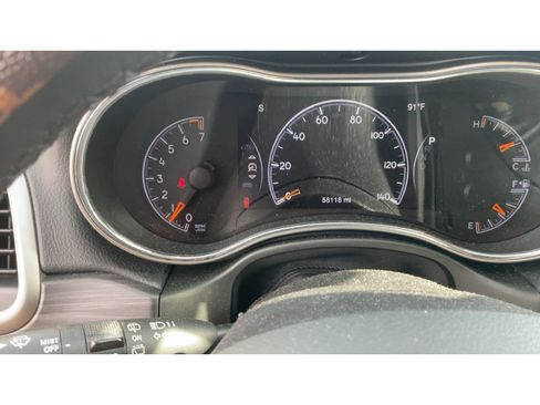 Used 2022 Jeep Grand Cherokee Laredo E RWD image 3