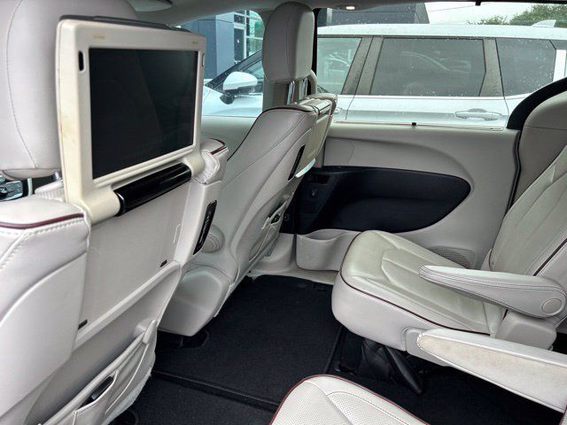 Used 2017 Chrysler Pacifica Limited FWD image 24