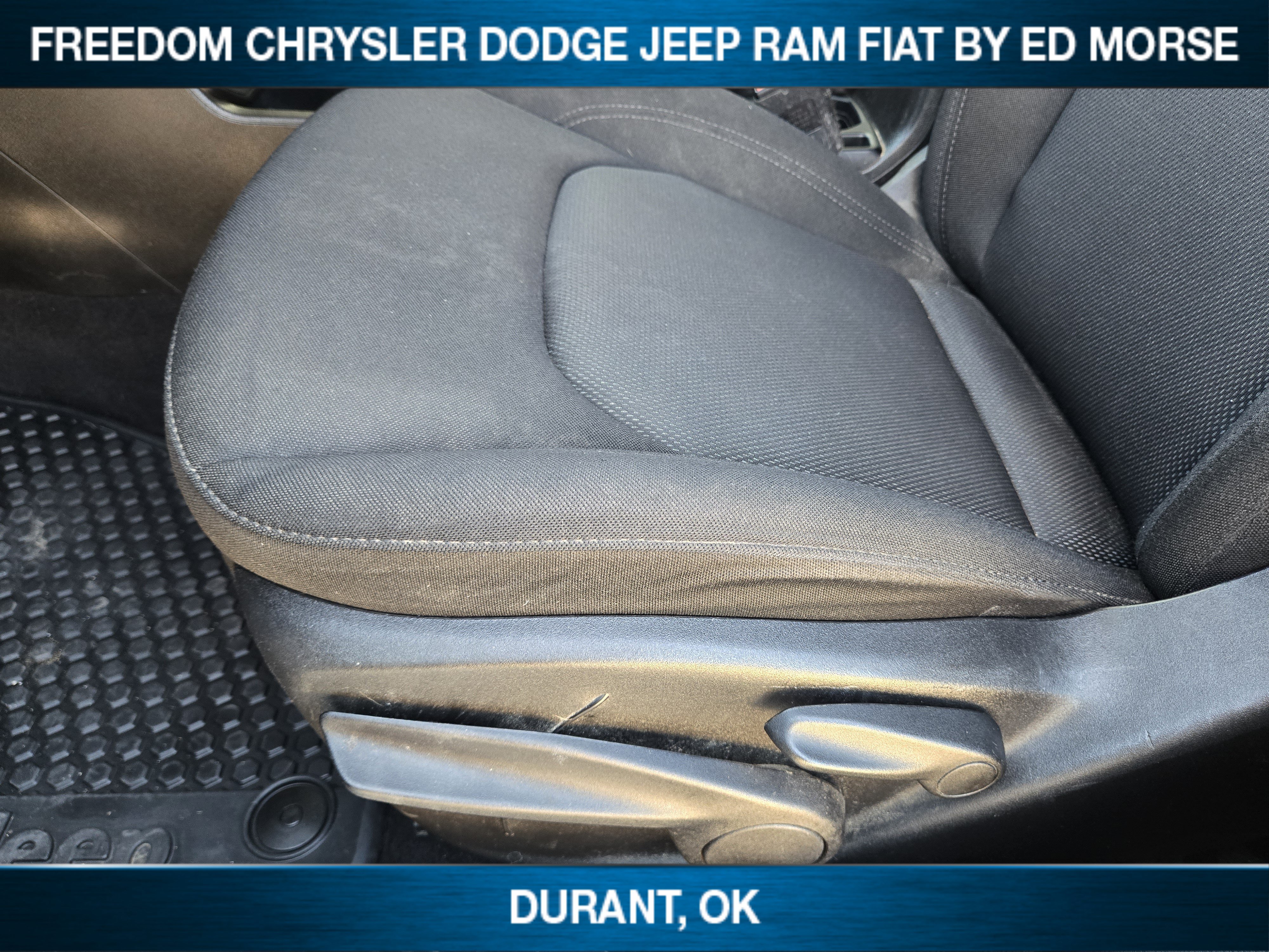 Used 2023 Jeep Renegade Latitude AWD/4WD image 18