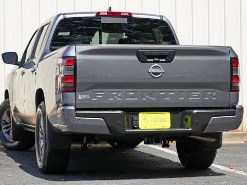 Used 2025 Nissan Frontier SV w/ SV Convenience Package RWD image 5