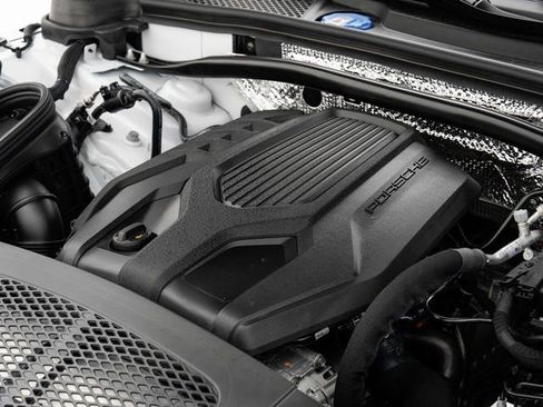 Used 2025 Porsche Macan image 30