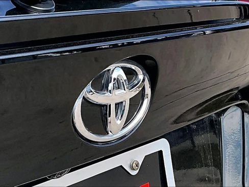 Used 2022 Toyota C-HR XLE image 30