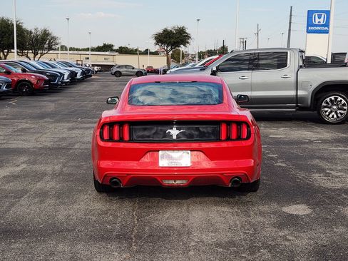 Used 2016 Ford Mustang Coupe RWD image 8