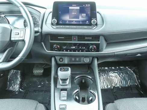 Used 2025 Nissan Rogue SV FWD image 17