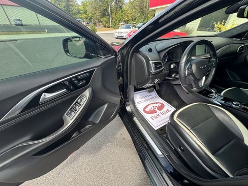 Used 2018 INFINITI QX30 Sport w/ Sport Leather Package image 10