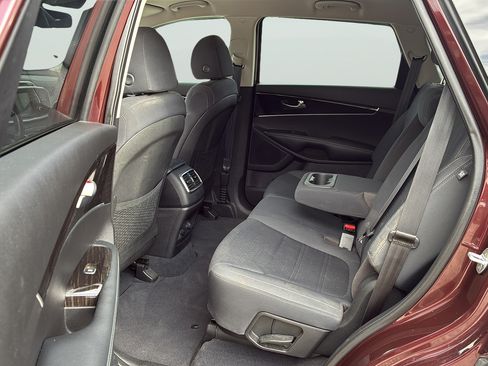 Used 2019 Kia Sorento FWD V6 w/ LX V6 Convenience Package image 16