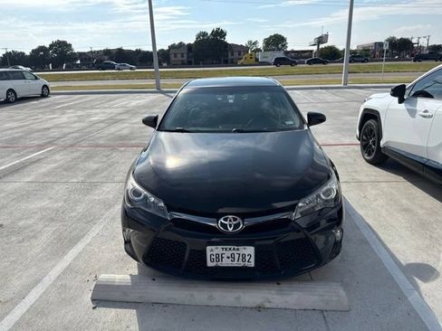 Used 2015 Toyota Camry SE FWD image 3
