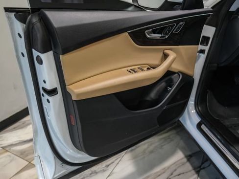 Used 2019 Audi Q8 Premium Plus w/ Premium Plus AWD/4WD image 33